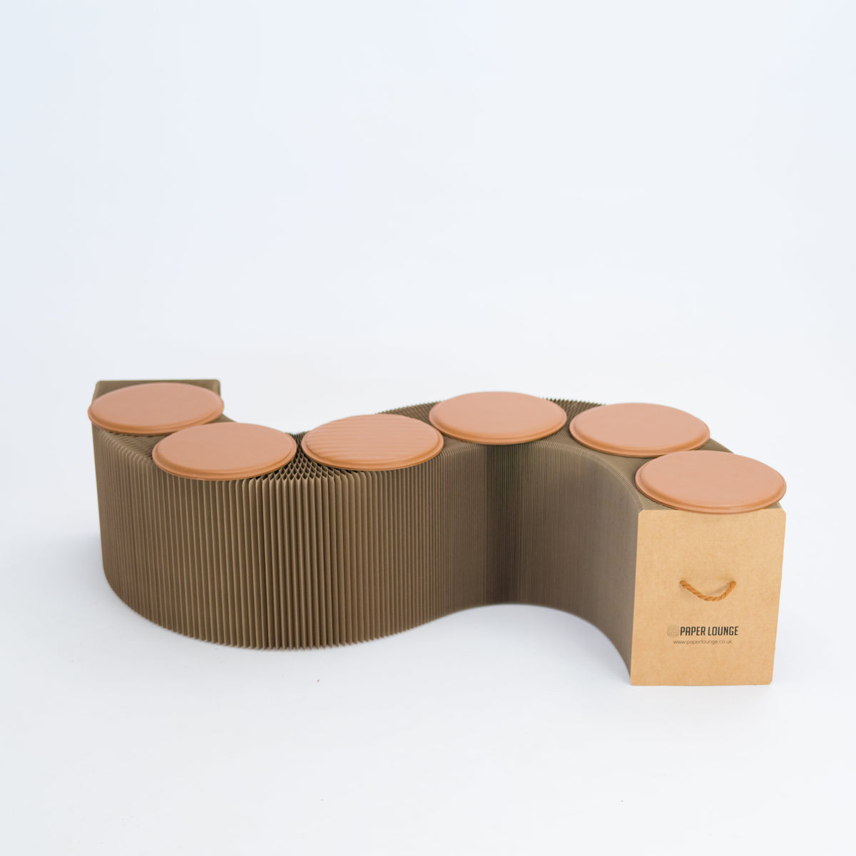 Paper kraft bench with seat pads