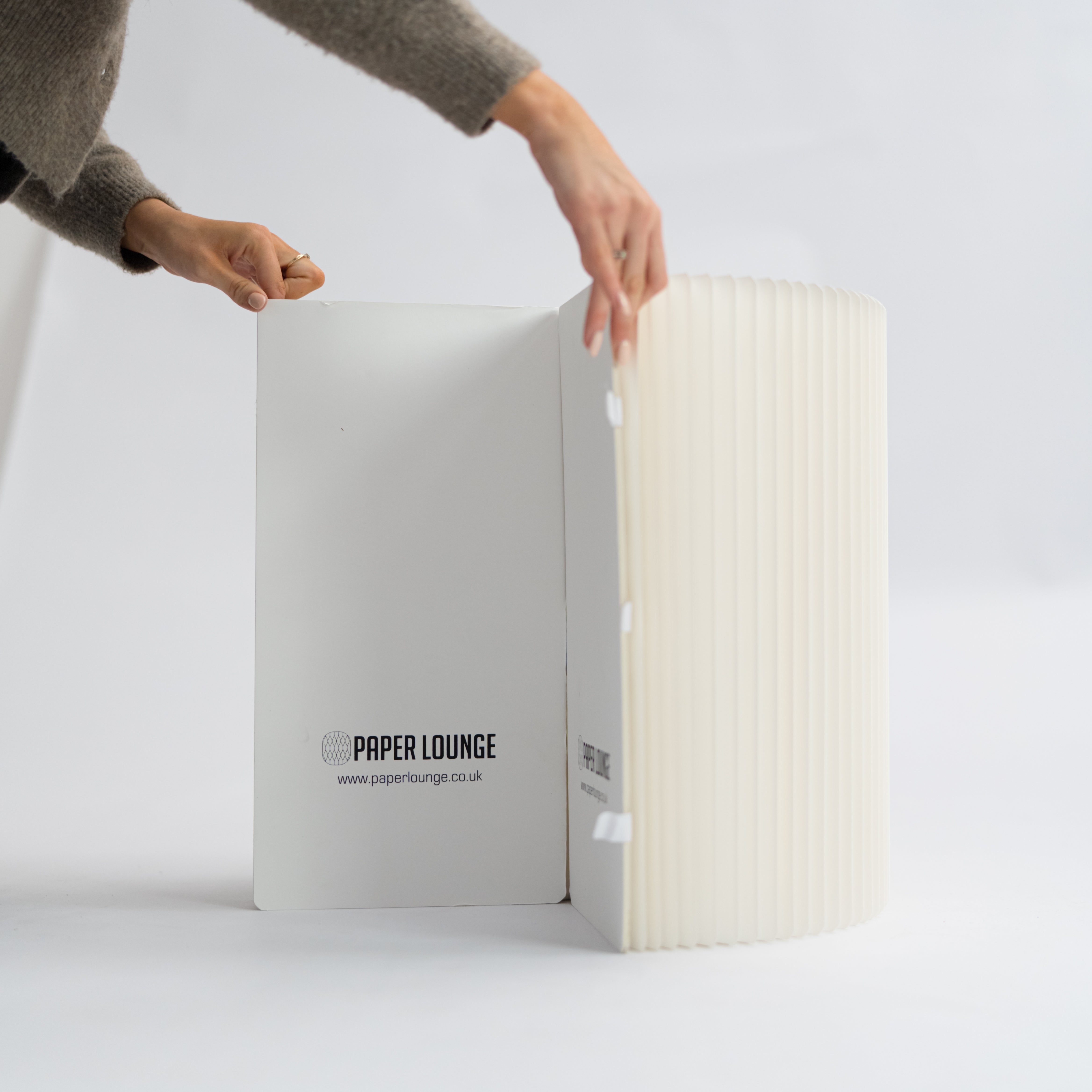 Foldable Circular Paper Table - White